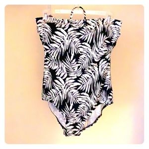 Strapless/halter one piece swimsuit
